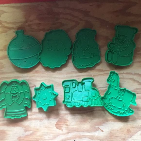 Green vintage Christmas cookie cutters- 8 plastic cookie cutters - great Shape - Picture 1 of 8